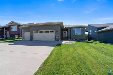8005 W Vista Park St, Sioux Falls, SD 57106