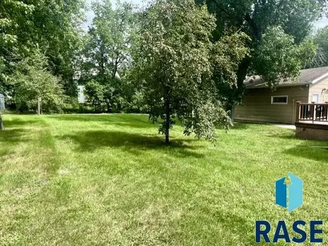 Exterior - 212 E College Ave, Howard, SD 57349 photo 1 of 1
