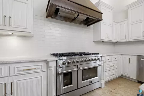 Kitchen - 217 W 77th St, Sioux Falls, SD 57108 photo 5 of 6