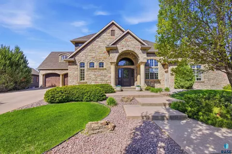 Exterior - 217 W 77th St, Sioux Falls, SD 57108 photo 2 of 7