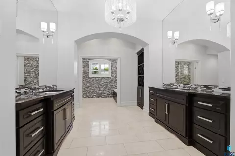 Bath - 217 W 77th St, Sioux Falls, SD 57108 photo 3 of 6