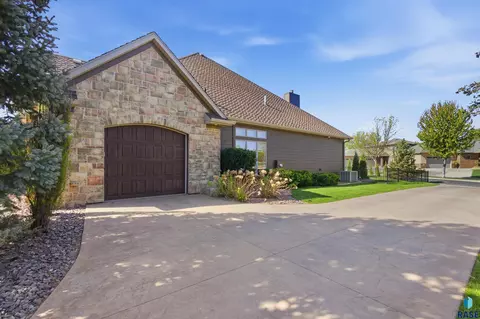 Exterior - 217 W 77th St, Sioux Falls, SD 57108 photo 3 of 7