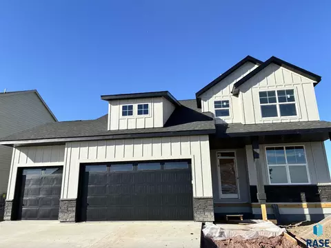 5628 E Ashwood Cir, Sioux Falls, SD 57108