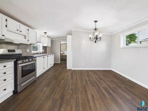 Dining - 119 N Cory Pl, Sioux Falls, SD 57110 photo 2 of 2