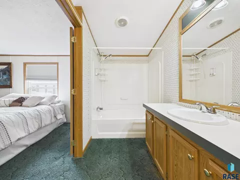 Bath - 119 N Cory Pl, Sioux Falls, SD 57110 photo 2 of 3