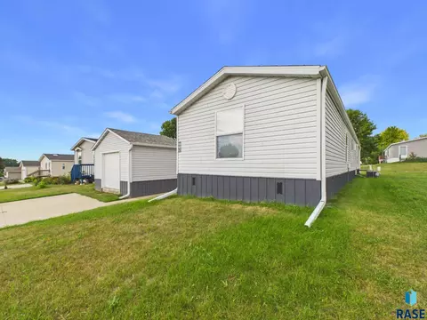Exterior - 119 N Cory Pl, Sioux Falls, SD 57110 photo 2 of 3