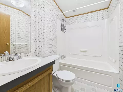 Bath - 119 N Cory Pl, Sioux Falls, SD 57110 photo 3 of 3