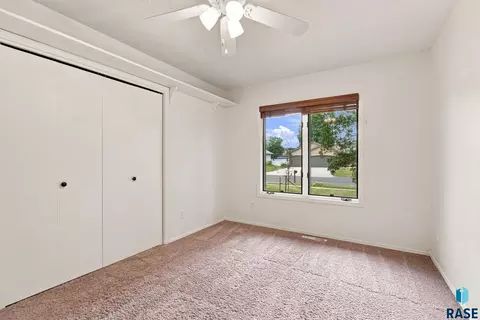 Bedroom - 917 E Heatherwood Dr, Brandon, SD 57005 photo 4 of 9