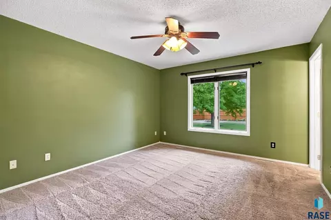 Bedroom - 917 E Heatherwood Dr, Brandon, SD 57005 photo 2 of 9
