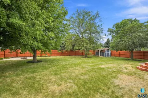 Exterior - 917 E Heatherwood Dr, Brandon, SD 57005 photo 7 of 7