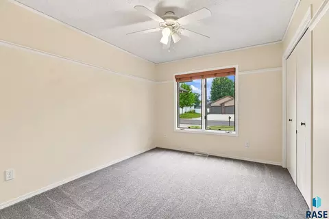 Bedroom - 917 E Heatherwood Dr, Brandon, SD 57005 photo 6 of 9