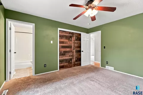 Bedroom - 917 E Heatherwood Dr, Brandon, SD 57005 photo 3 of 9