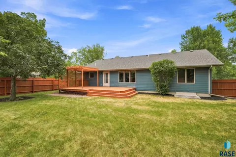 Exterior - 917 E Heatherwood Dr, Brandon, SD 57005 photo 6 of 7