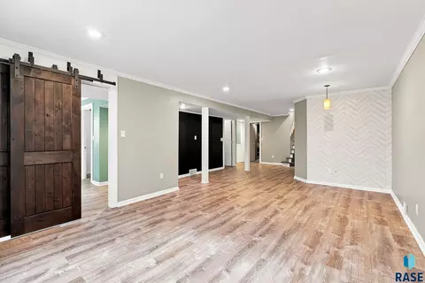 Living - 917 E Heatherwood Dr, Brandon, SD 57005 photo 8 of 8