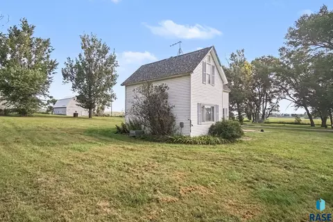 Exterior - 45018 233 St, Madison, SD 57042 photo 2 of 2