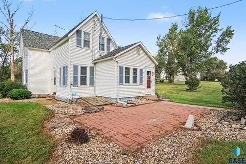 Exterior - 45018 233 St, Madison, SD 57042 photo 1 of 2
