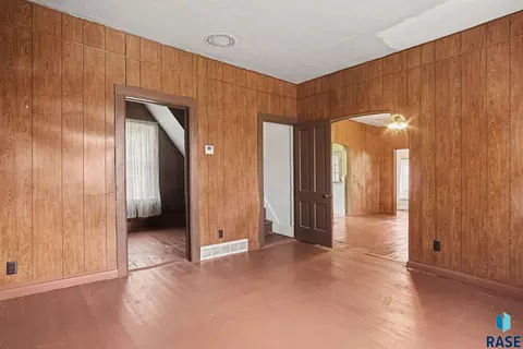 Living - 45018 233 St, Madison, SD 57042 photo 1 of 2