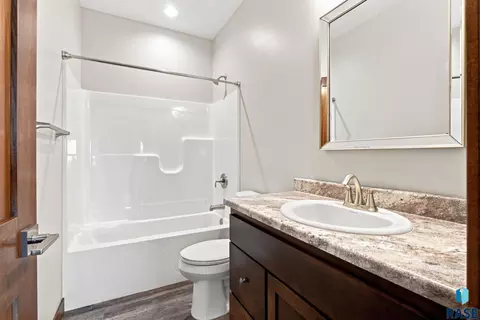 Bath - 538 Prairie Ave, Baltic, SD 57003 photo 2 of 2