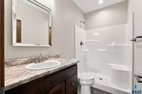 Bath - 538 Prairie Ave, Baltic, SD 57003 photo 1 of 2