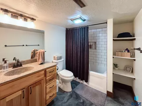 Bath - 45841 275th St, Parker, SD 57053 photo 3 of 3