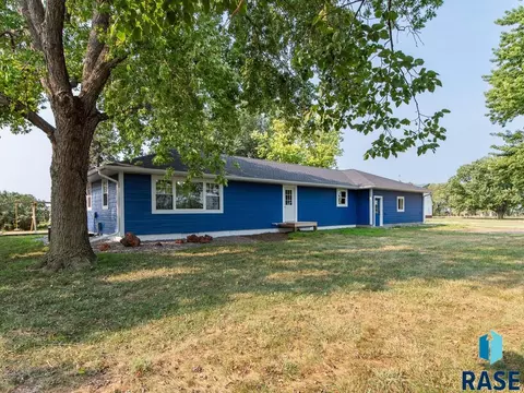 Exterior - 45841 275th St, Parker, SD 57053 photo 2 of 9