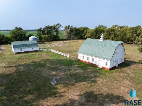 Exterior - 45841 275th St, Parker, SD 57053 photo 9 of 9