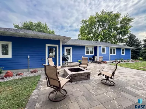 Exterior - 45841 275th St, Parker, SD 57053 photo 5 of 9