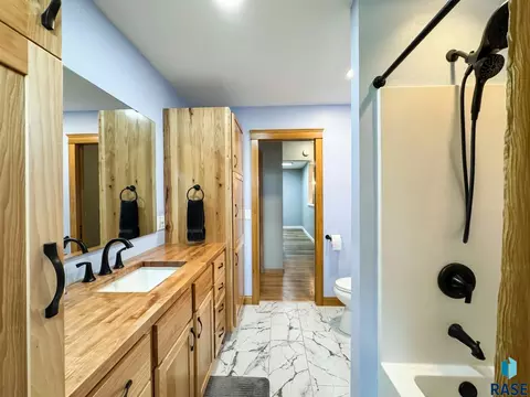 Bath - 45841 275th St, Parker, SD 57053 photo 2 of 3