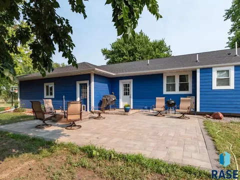 Exterior - 45841 275th St, Parker, SD 57053 photo 4 of 9