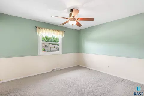 Bedroom - 3504 E 33rd St, Sioux Falls, SD 57103 photo 2 of 6
