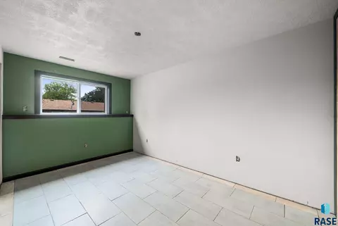 Bedroom - 3401 E 13th St, Sioux Falls, SD 57103 photo 3 of 3