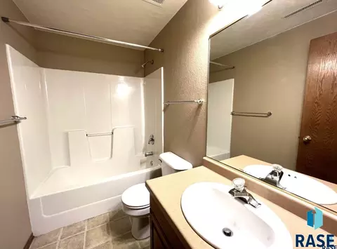 Bath - 3100 E Bragstad Dr, Sioux Falls, SD 57103 photo 2 of 3