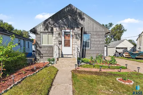 207 S Lincoln Ave, Sioux Falls, SD 57104