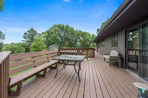 Exterior - 6908 E Pine Lake Dr, Sioux Falls, SD 57110 photo 11 of 28