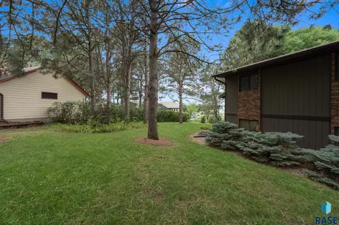 Exterior - 6908 E Pine Lake Dr, Sioux Falls, SD 57110 photo 20 of 28