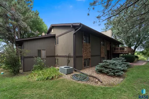 Exterior - 6908 E Pine Lake Dr, Sioux Falls, SD 57110 photo 5 of 28