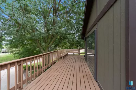 Exterior - 6908 E Pine Lake Dr, Sioux Falls, SD 57110 photo 15 of 28