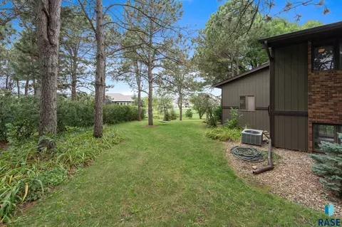 Exterior - 6908 E Pine Lake Dr, Sioux Falls, SD 57110 photo 22 of 28