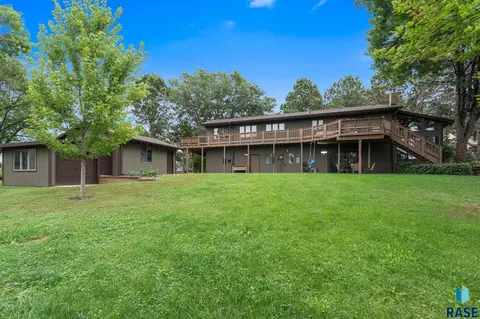 Exterior - 6908 E Pine Lake Dr, Sioux Falls, SD 57110 photo 4 of 28