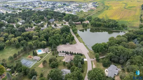 View/Area - 6908 E Pine Lake Dr, Sioux Falls, SD 57110 photo 4 of 6
