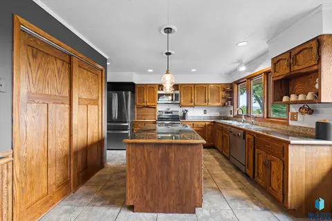 Kitchen - 6908 E Pine Lake Dr, Sioux Falls, SD 57110 photo 7 of 7