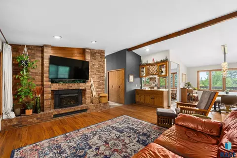 Living - 6908 E Pine Lake Dr, Sioux Falls, SD 57110 photo 2 of 7