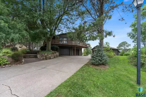 Exterior - 6908 E Pine Lake Dr, Sioux Falls, SD 57110 photo 2 of 28