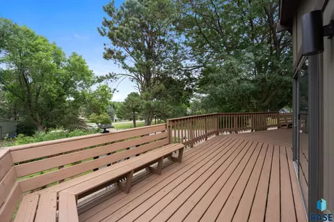 Exterior - 6908 E Pine Lake Dr, Sioux Falls, SD 57110 photo 13 of 28