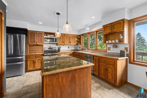 Kitchen - 6908 E Pine Lake Dr, Sioux Falls, SD 57110 photo 2 of 7