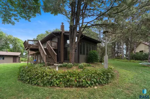 Exterior - 6908 E Pine Lake Dr, Sioux Falls, SD 57110 photo 19 of 28