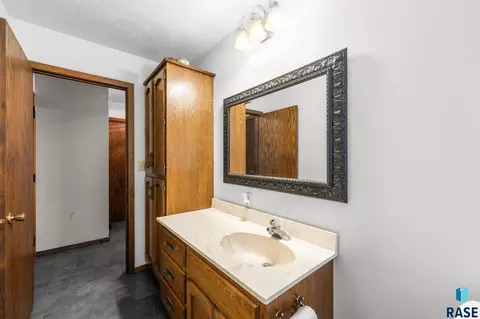 Bath - 6908 E Pine Lake Dr, Sioux Falls, SD 57110 photo 6 of 6