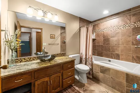 Bath - 6908 E Pine Lake Dr, Sioux Falls, SD 57110 photo 3 of 6