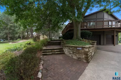 Exterior - 6908 E Pine Lake Dr, Sioux Falls, SD 57110 photo 3 of 28