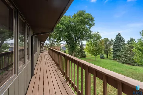 Exterior - 6908 E Pine Lake Dr, Sioux Falls, SD 57110 photo 14 of 28